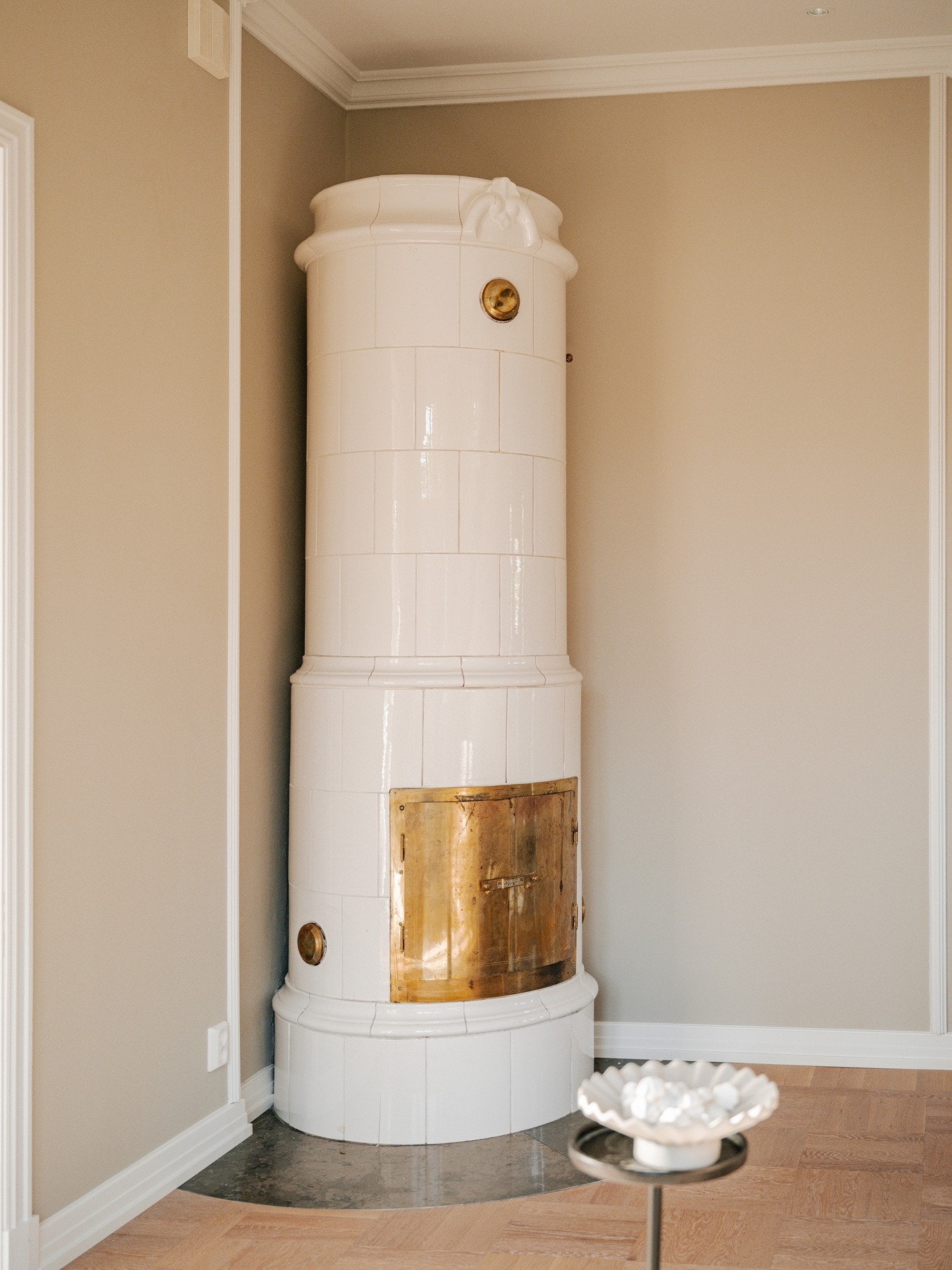 Svenskeovn i hall Galleribilde