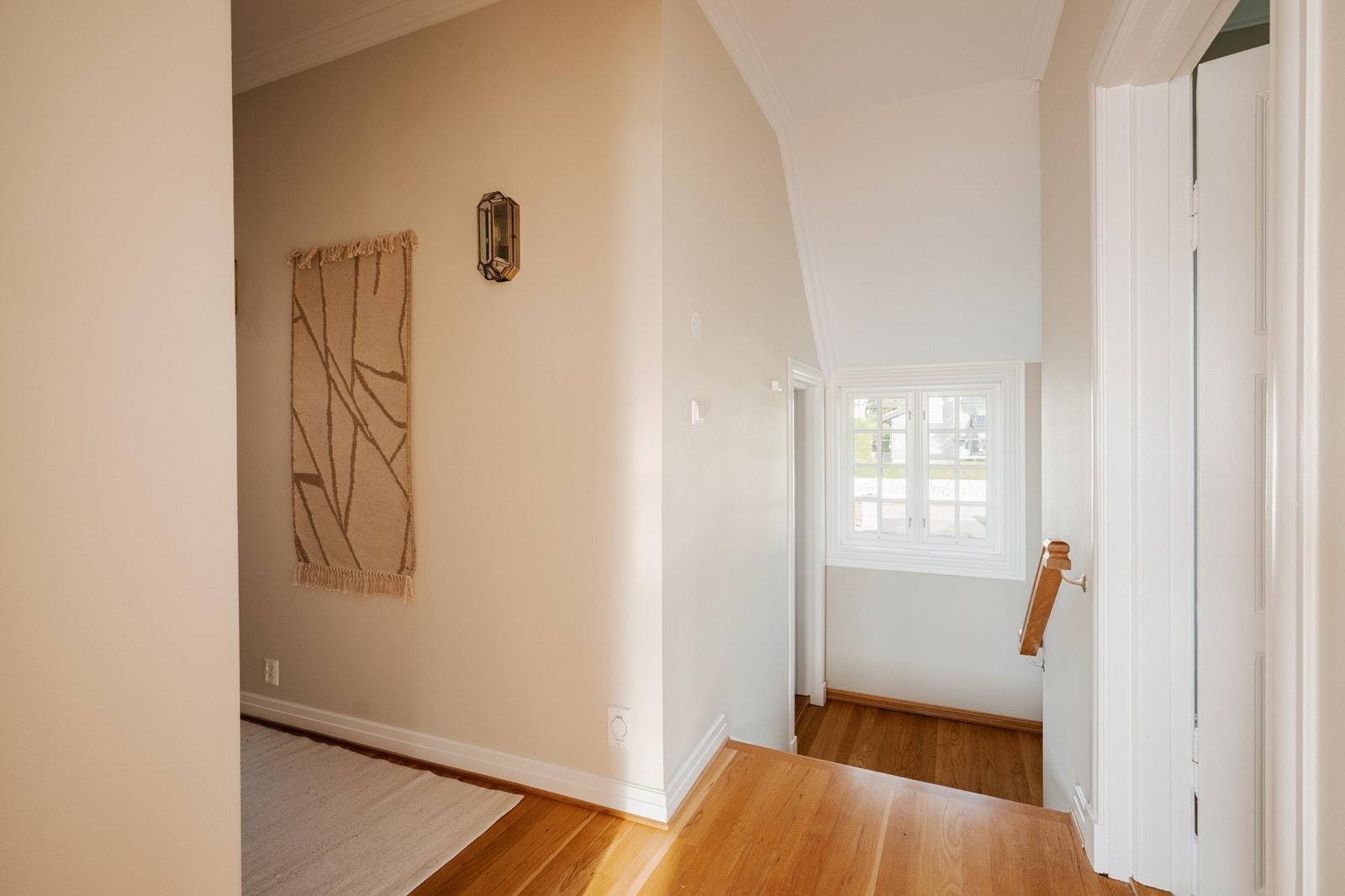 Trapp til 2. etasje Galleribilde