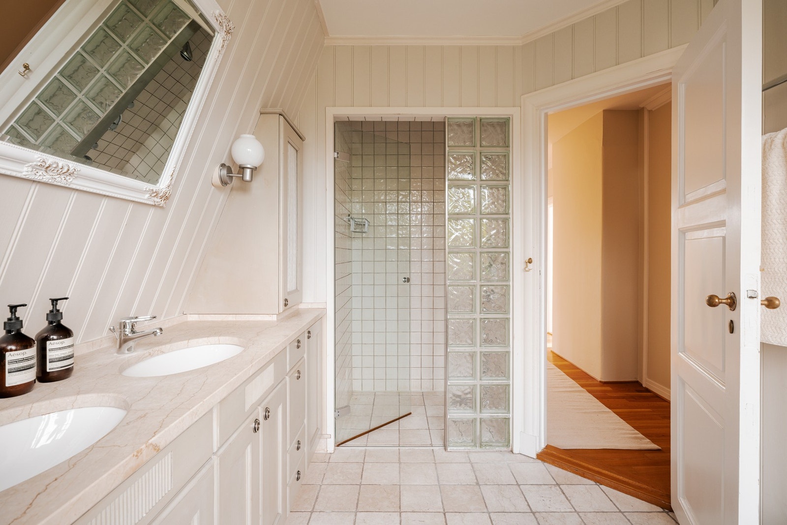 Bad 2. etasje Galleribilde