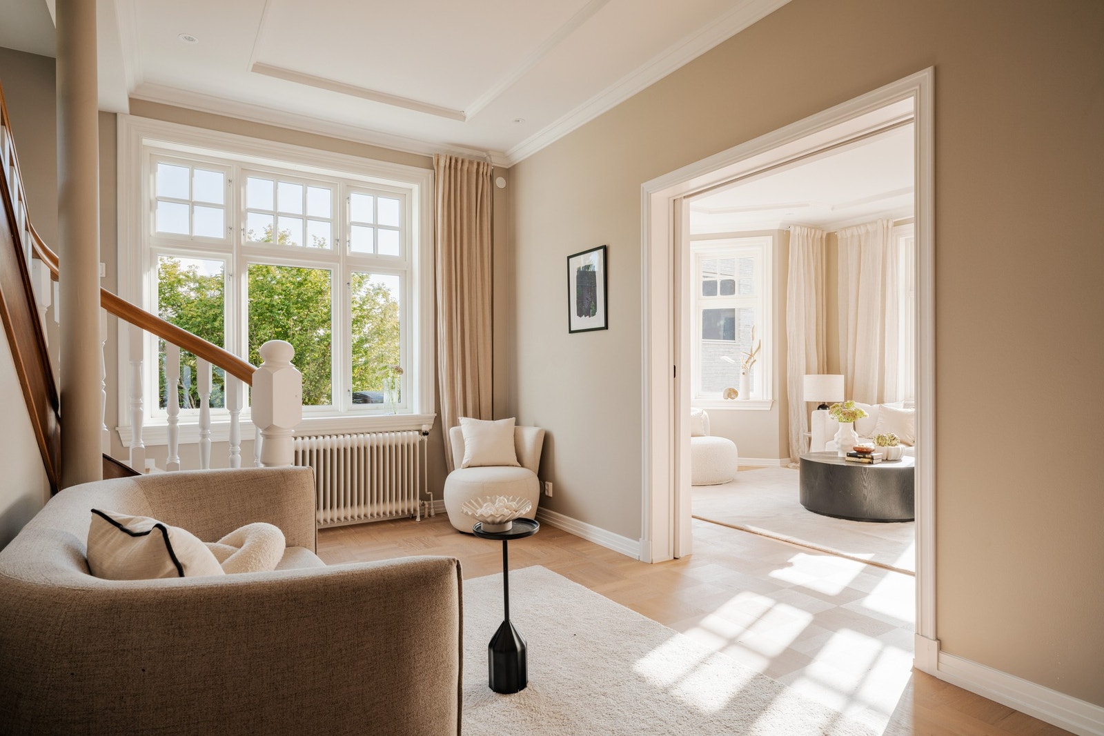 Hall mot stue Galleribilde