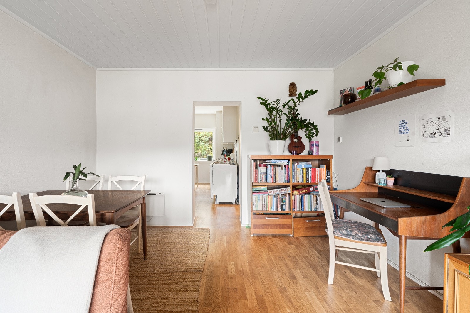 Leiligheten framstår pen og praktisk med god adkomst og sentral beliggenhet. Galleribilde