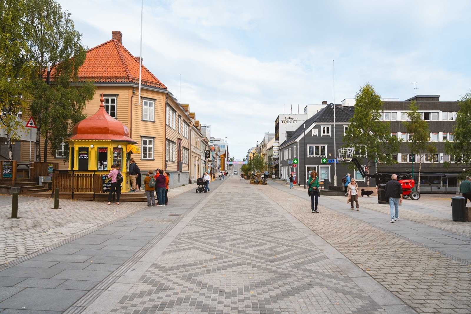 Det tar ca. 10 minutt til sentrum fra boligen. Galleribilde