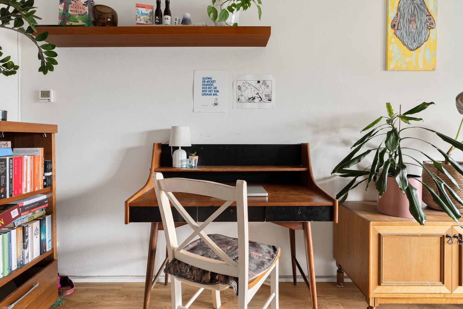 Arbeidspulten har sin plass i det andre hjørnet. Galleribilde