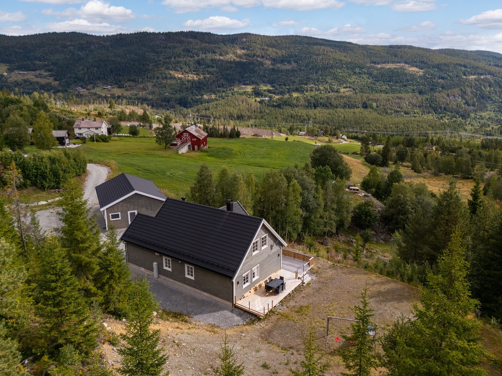 Eiendommen har en usjenert beliggenhet med fantastisk utsikt i Kvisla Galleribilde