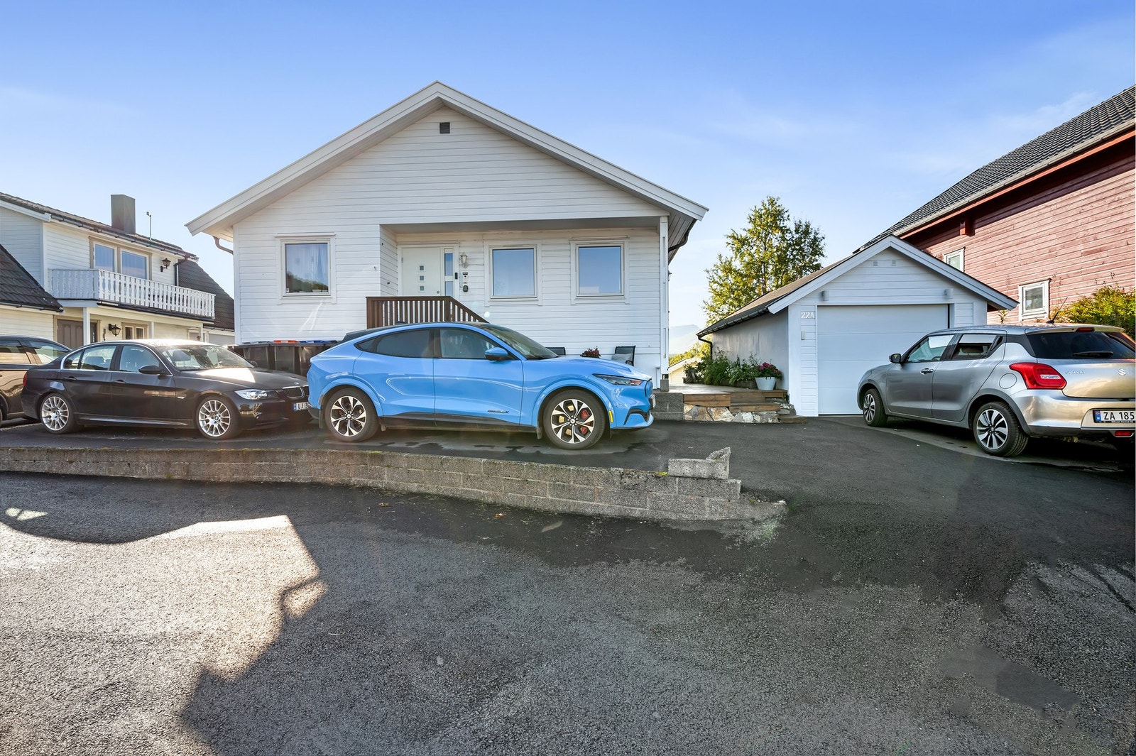 Innkjørsel ble asfaltert i 2025. Galleribilde