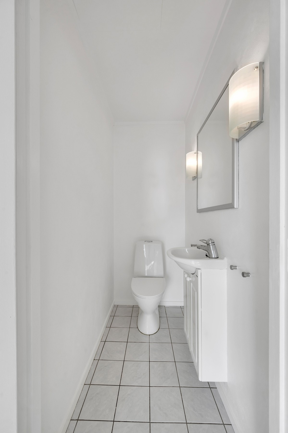 Toalettrom i tilknytning til gang. Galleribilde