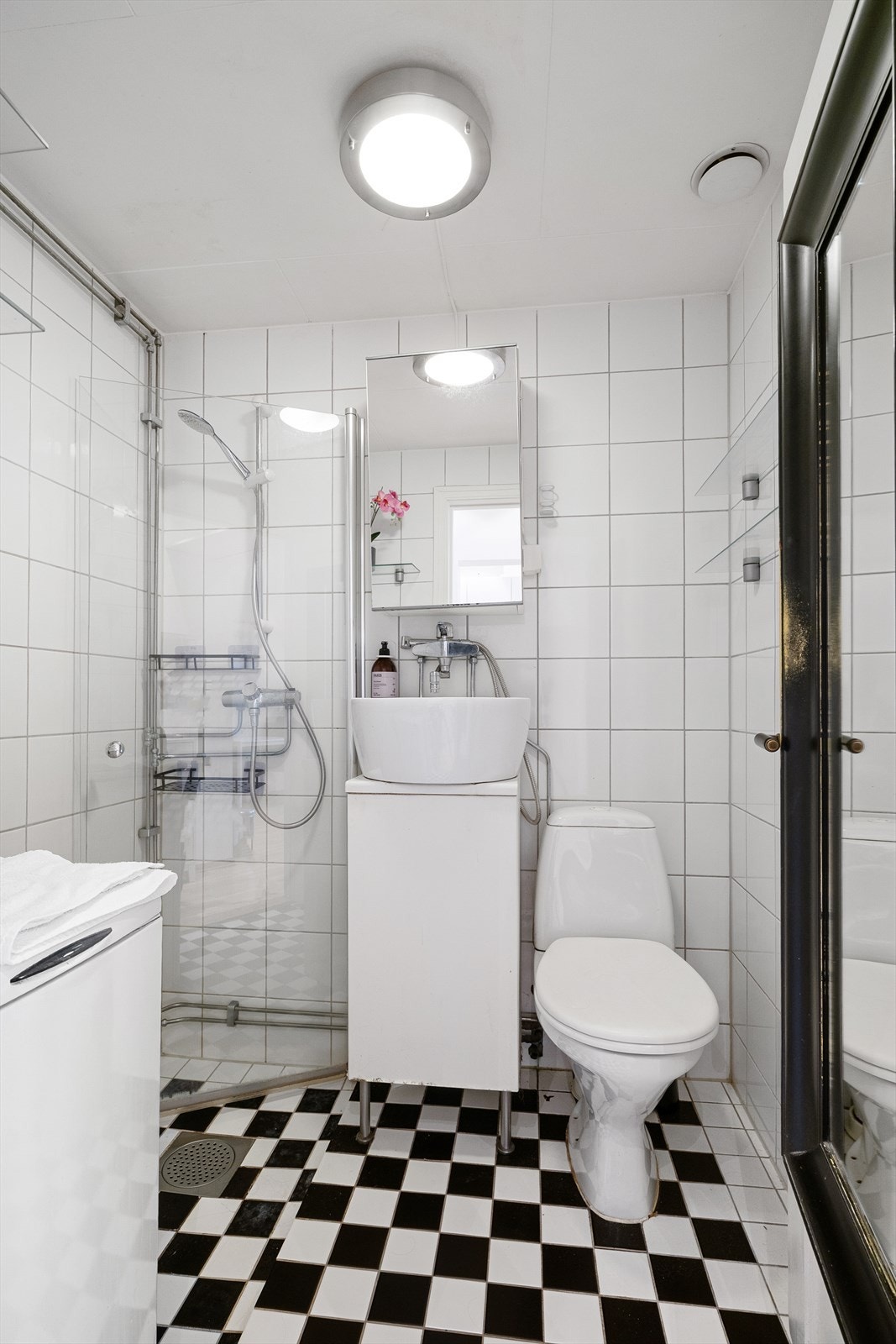Flott flislagt bad med gulvvarme Galleribilde