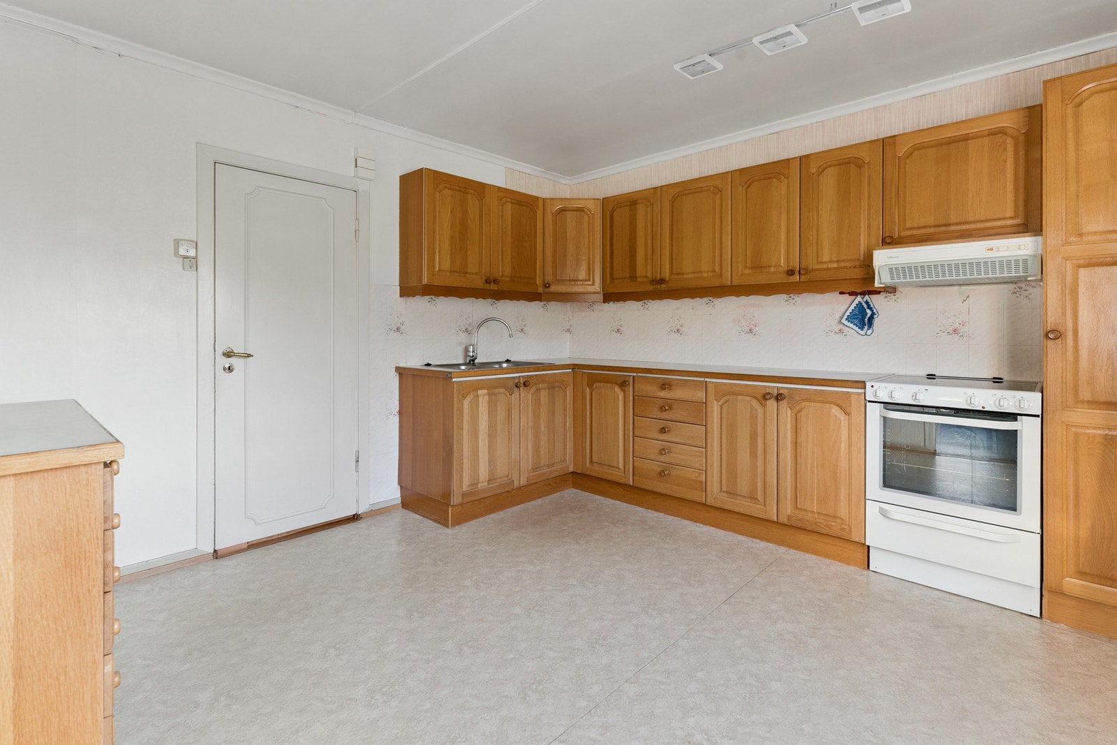 Innholdsrikt kjøkken. Galleribilde