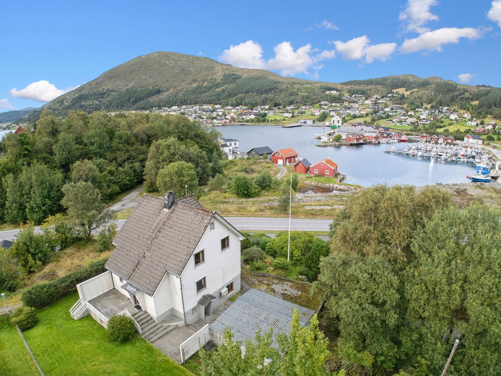 EiendomsMegler 1 v/ Gabrielle Moen Remøy har gleden av å presentere Leinevegen 20! (Foto EFKT v/ Svein Olav Humberset). Galleribilde