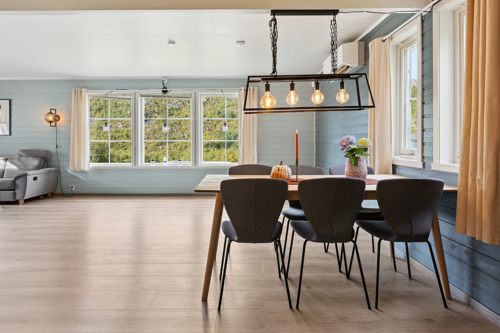 og spisebord Galleribilde