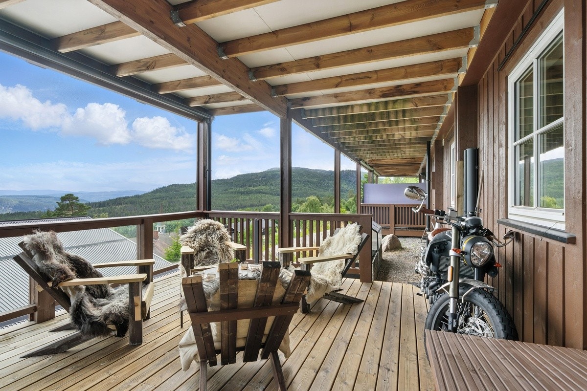 Det er åpning fra verandaen der man kan så div, planter og grønnsaker i pallekarmer, hvis man ønsker det. Galleribilde