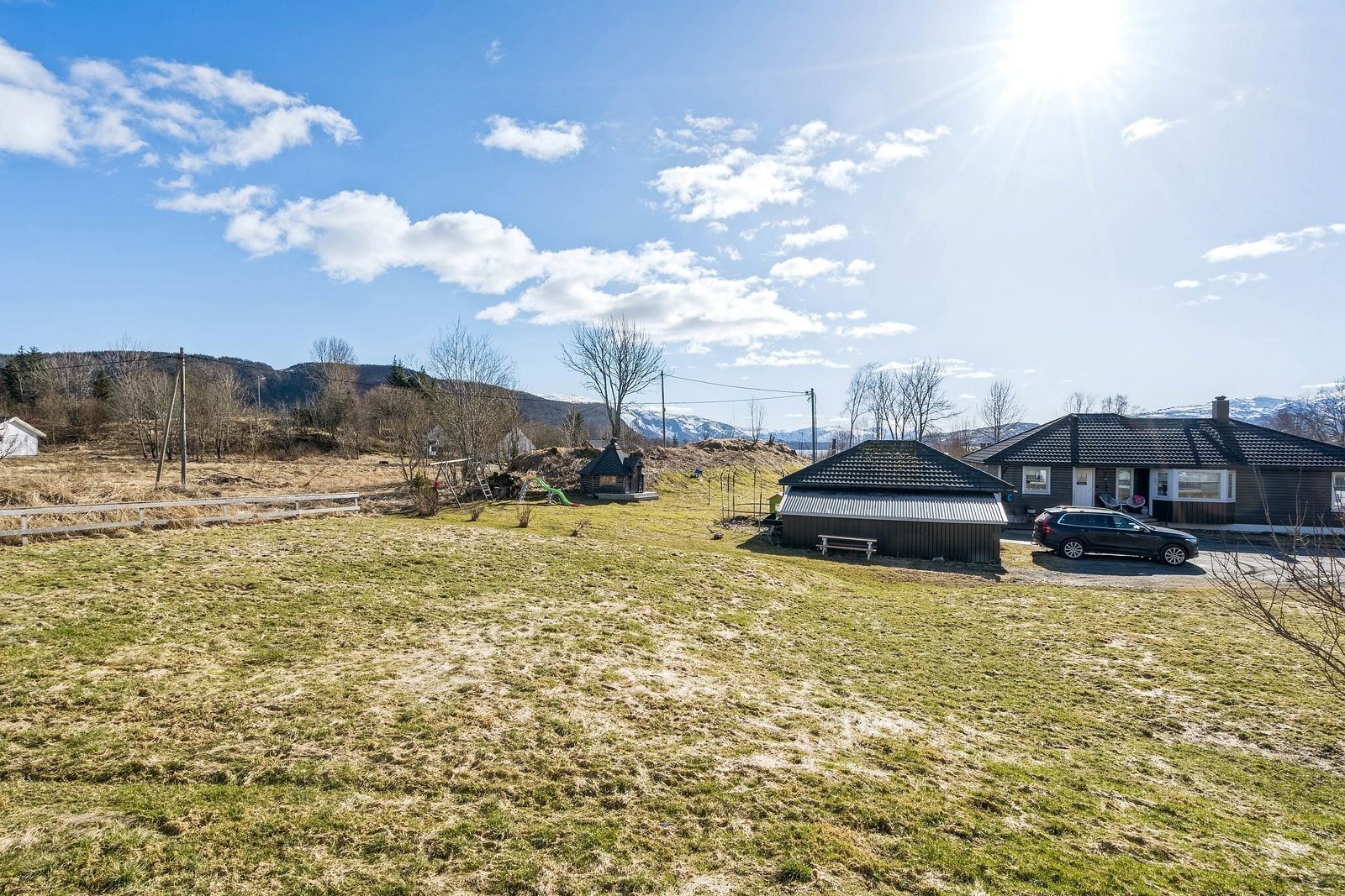 Boligen befinner seg i et området som er stille og lite trafikkert. Galleribilde