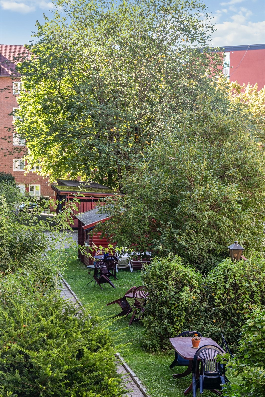 Borettslaget har en hyggelig bakgård tilgjengelig for alle beboerne! Galleribilde