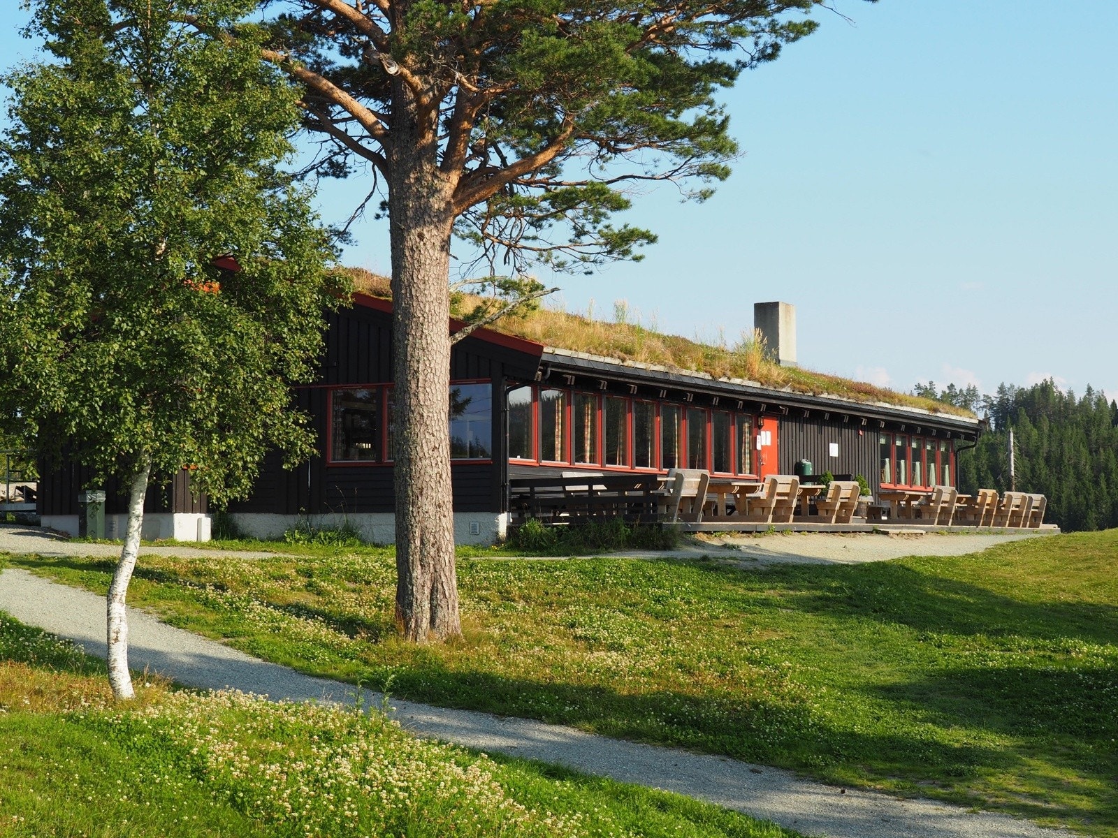 For den turglade er det kort avstand til populære Estenstadmarka med et rikt rekreasjonstilbud sommer og vinter. Galleribilde