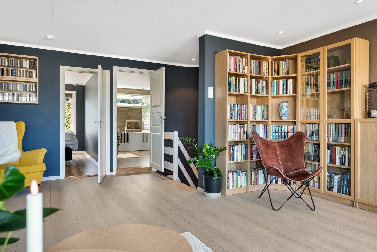 Tar man trappen opp kommer man til en stue på 31,5 kvm samt baderom og hovedsoverom. Galleribilde