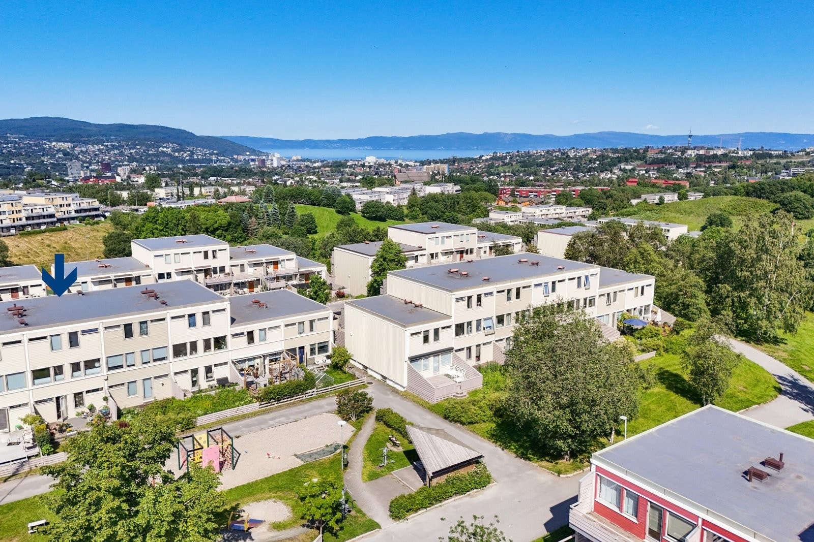 Området byr på en kombinasjon av naturskjønne omgivelser og bynære fasiliteter, noe som gjør bydelen svært attraktiv, både for barnefamilier, unge og eldre. Galleribilde