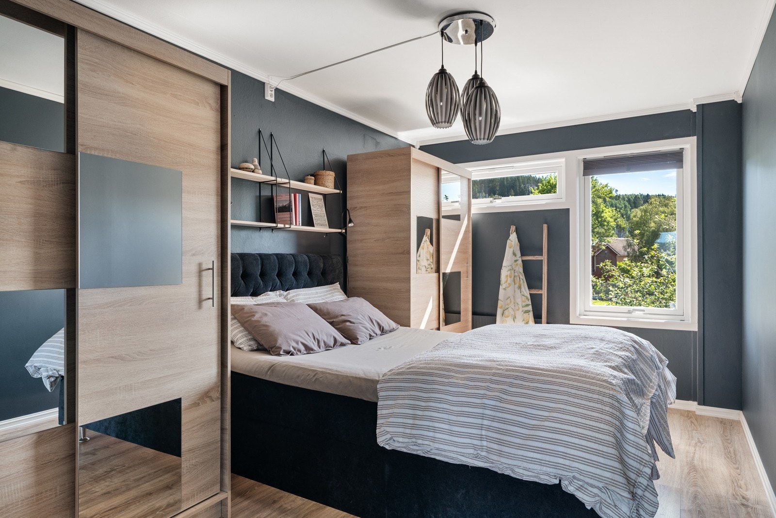 Hovedsoverommet er på 11,5 kvm og har god plass til dobbeltseng og gode garderobemuligheter. Galleribilde