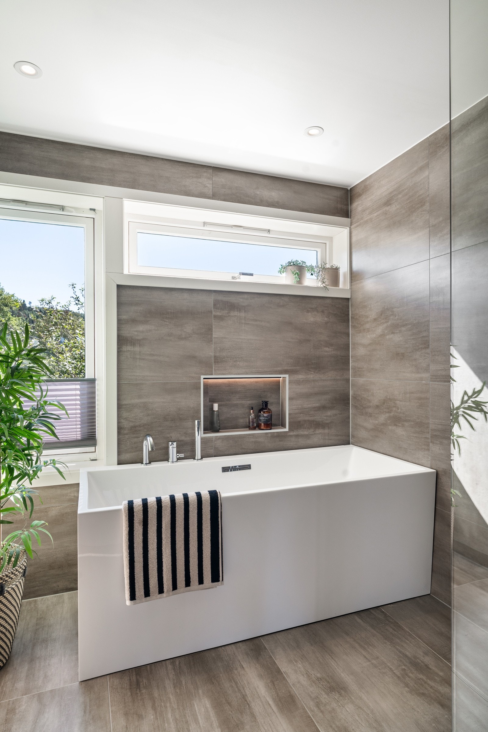 Mange vil nok sette pris på at det også er badekar. Galleribilde