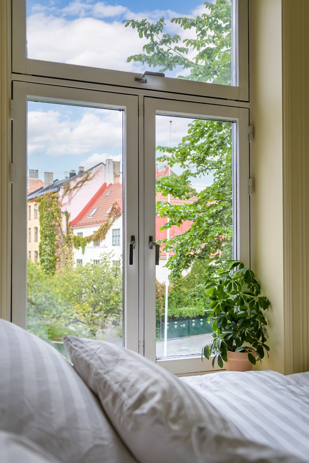 Hele leiligheten er vendt mot rolig gårdsrom. Galleribilde