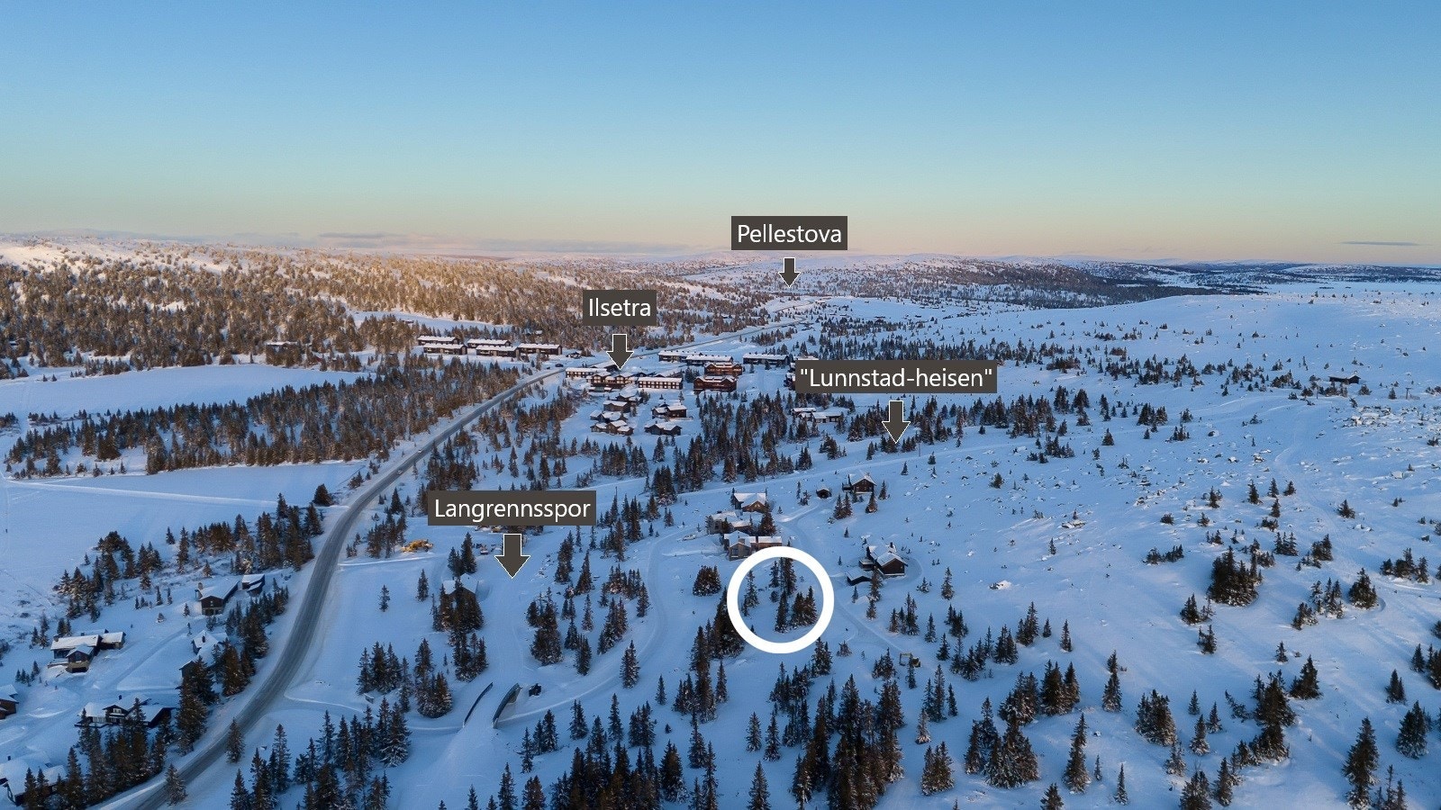 Velkommen til tomt 22 på Ilsæterurda hyttefelt på Hafjelltoppen! Fra tomtefeltet er det gangavstand til "alt" Hafjell har å by på. Galleribilde