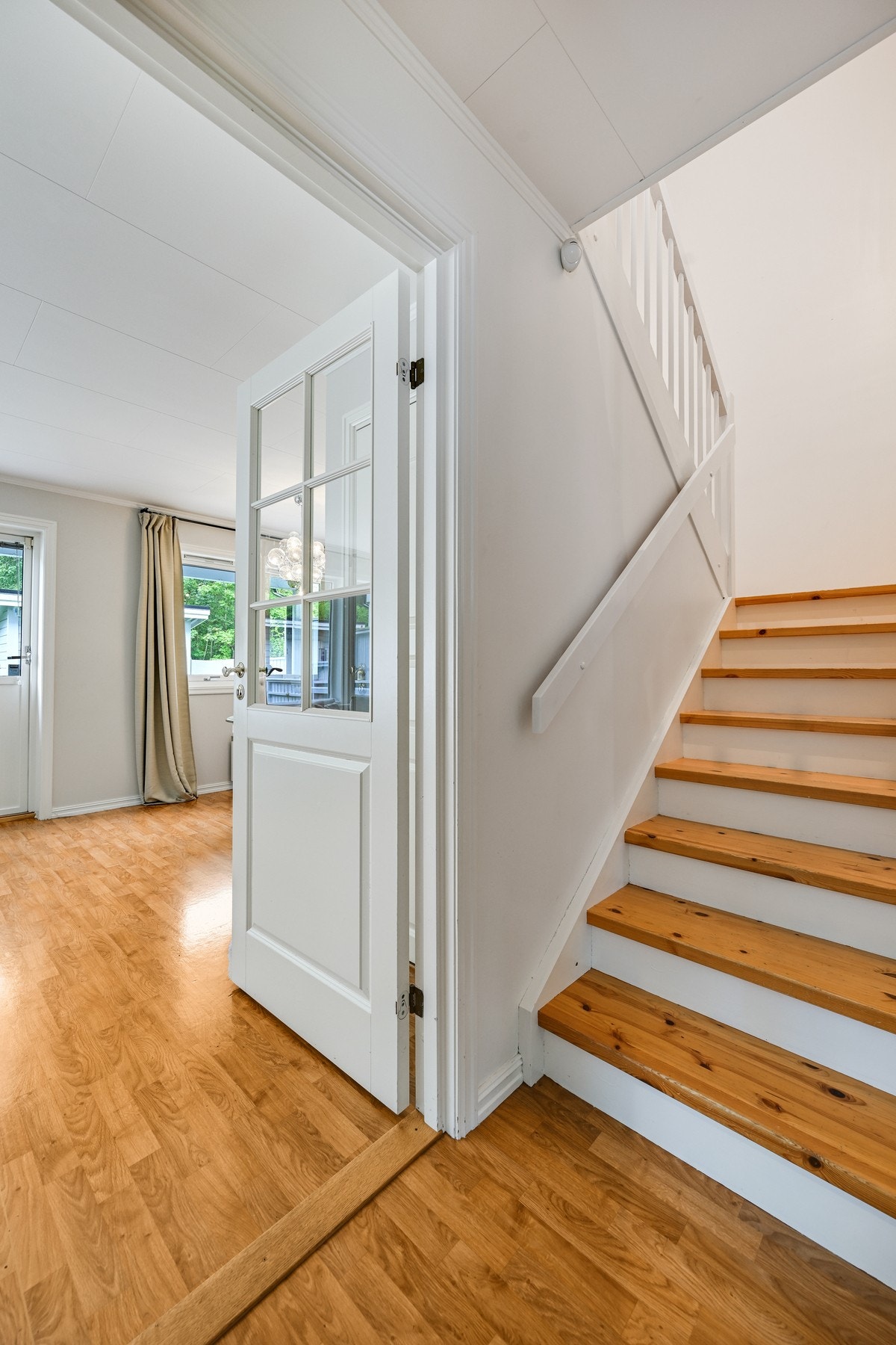 I 1. etasje er det i tillegg en romslig bod - perfekt å benytte som f. eks garderobe. Galleribilde