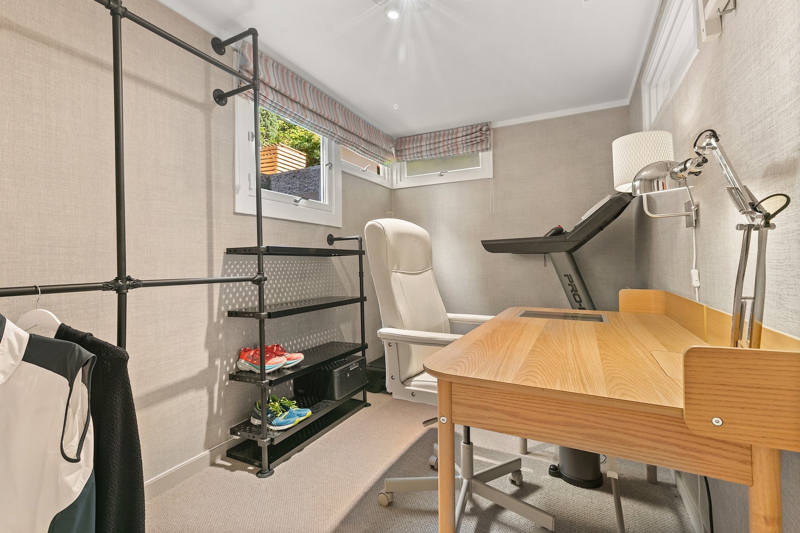 Ekstra kontor/treningsrom/bod i kjeller Galleribilde