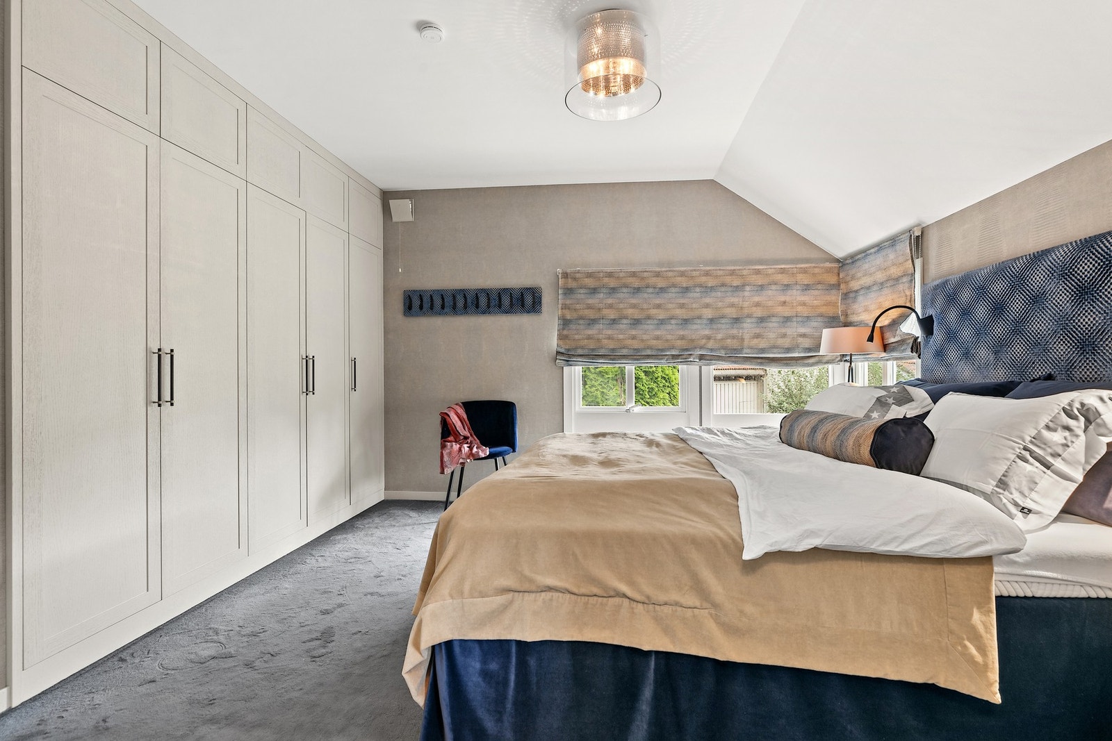 Plassbygget garderobeløsning hever inntrykket Galleribilde