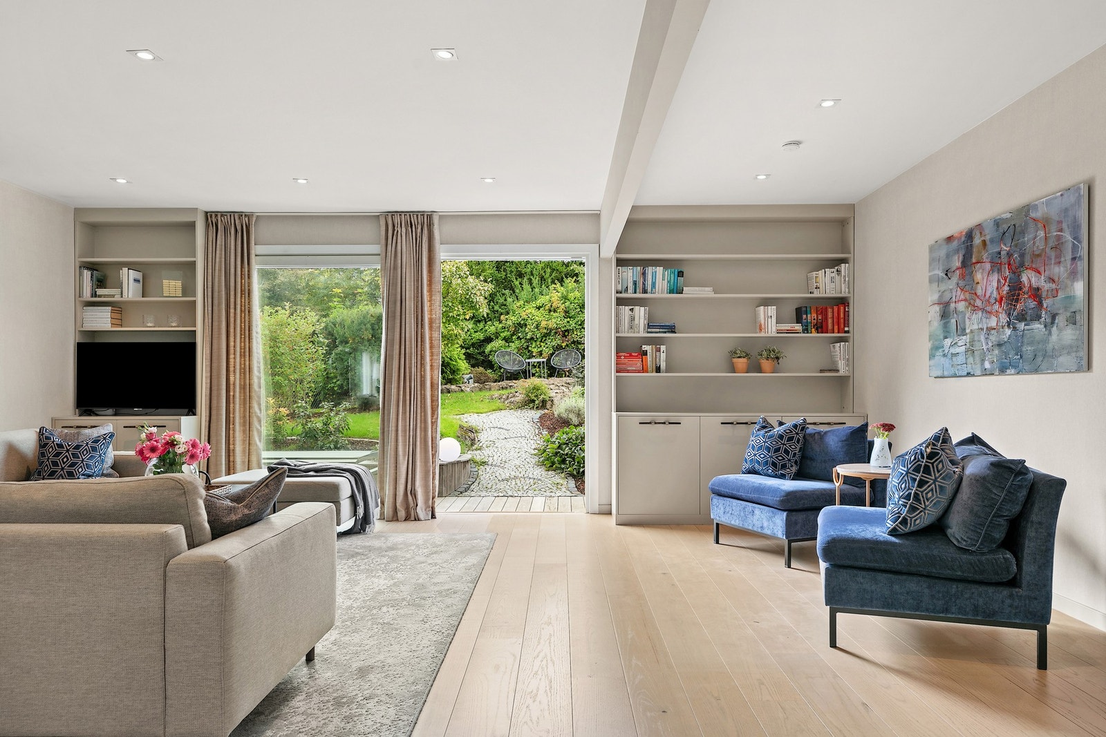 Alle overflater er oppgradert i nyere tid i klassiske, delikate farger Galleribilde