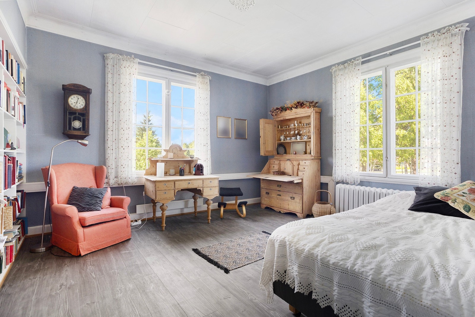 Stue / bibliotek i første etasje. Galleribilde