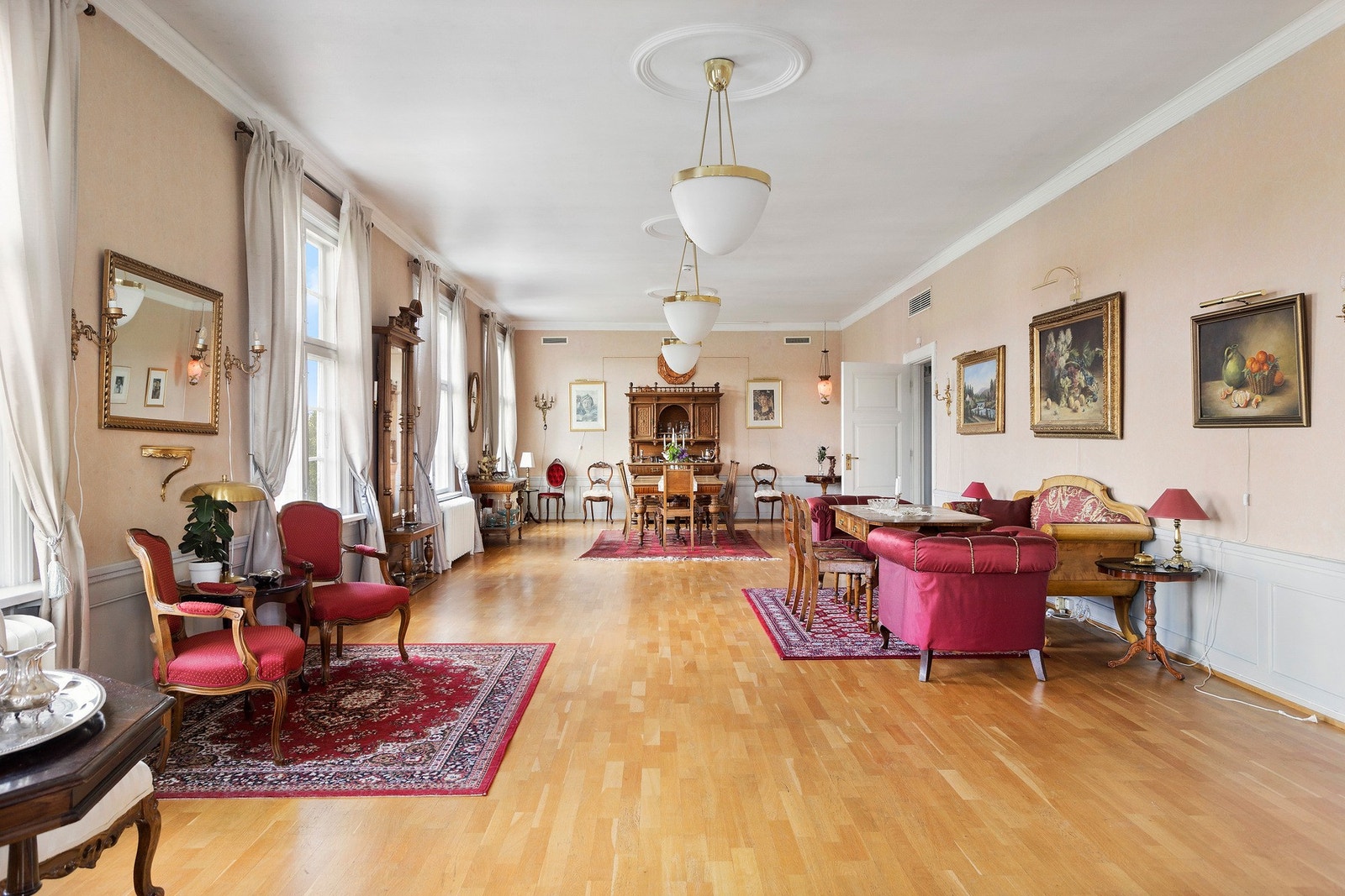 Salen i andre etasje. Galleribilde