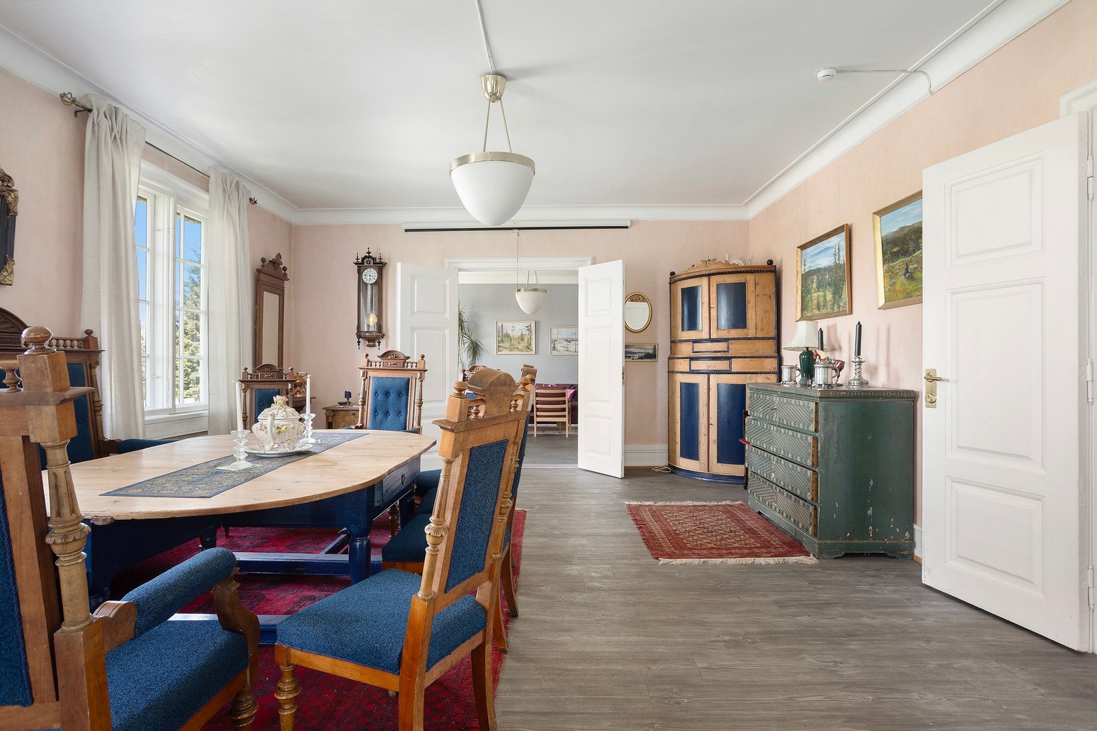 Hovedstuen i første etasje. Galleribilde