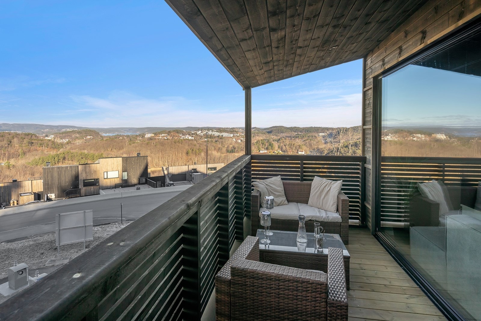 Terrasse med fantastisk utsikt mot Topdalsfjorden, Hånes, m.m. Galleribilde