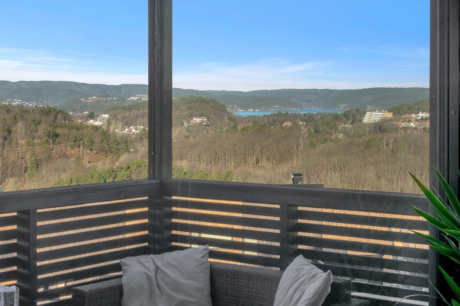 Utsikt fra stuevindu Galleribilde