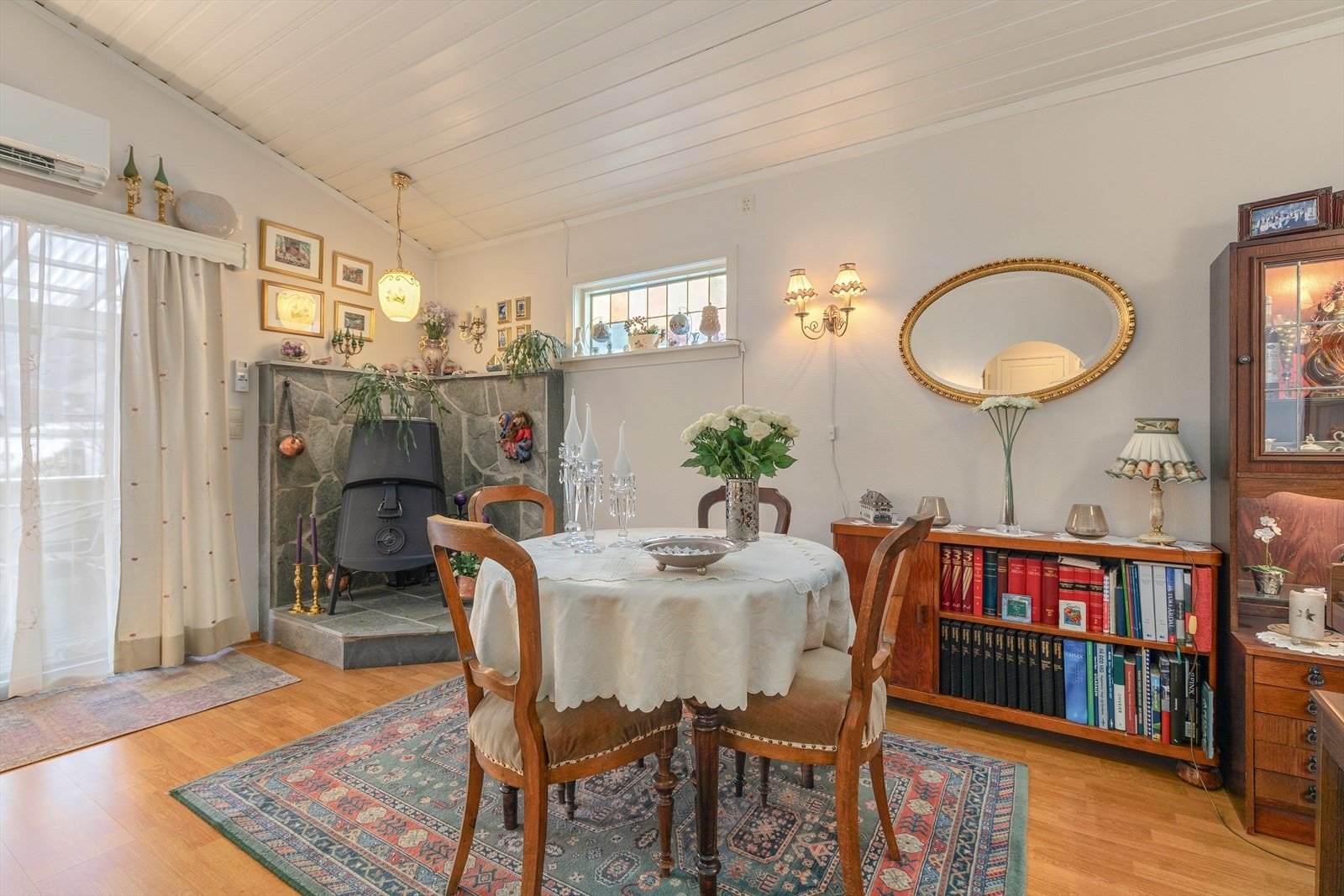 Her er det god takhøde som skapar ei lun atmosfære. Galleribilde