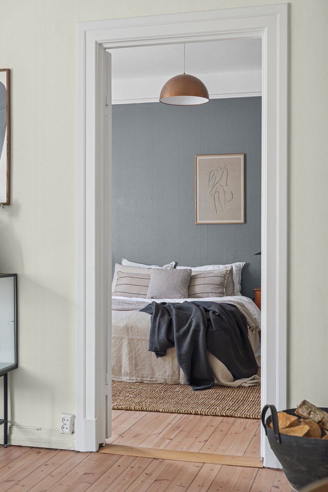 Leiligheten har en rekke klassiske detaljer som er med på å bevare historisk sjarm og særpreg. Galleribilde