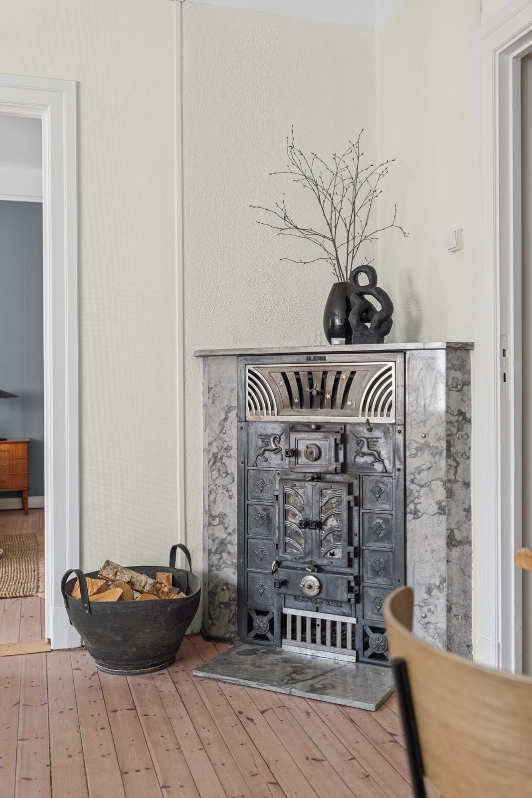 Leiligheten er klassisk og har mange originale detaljer Galleribilde