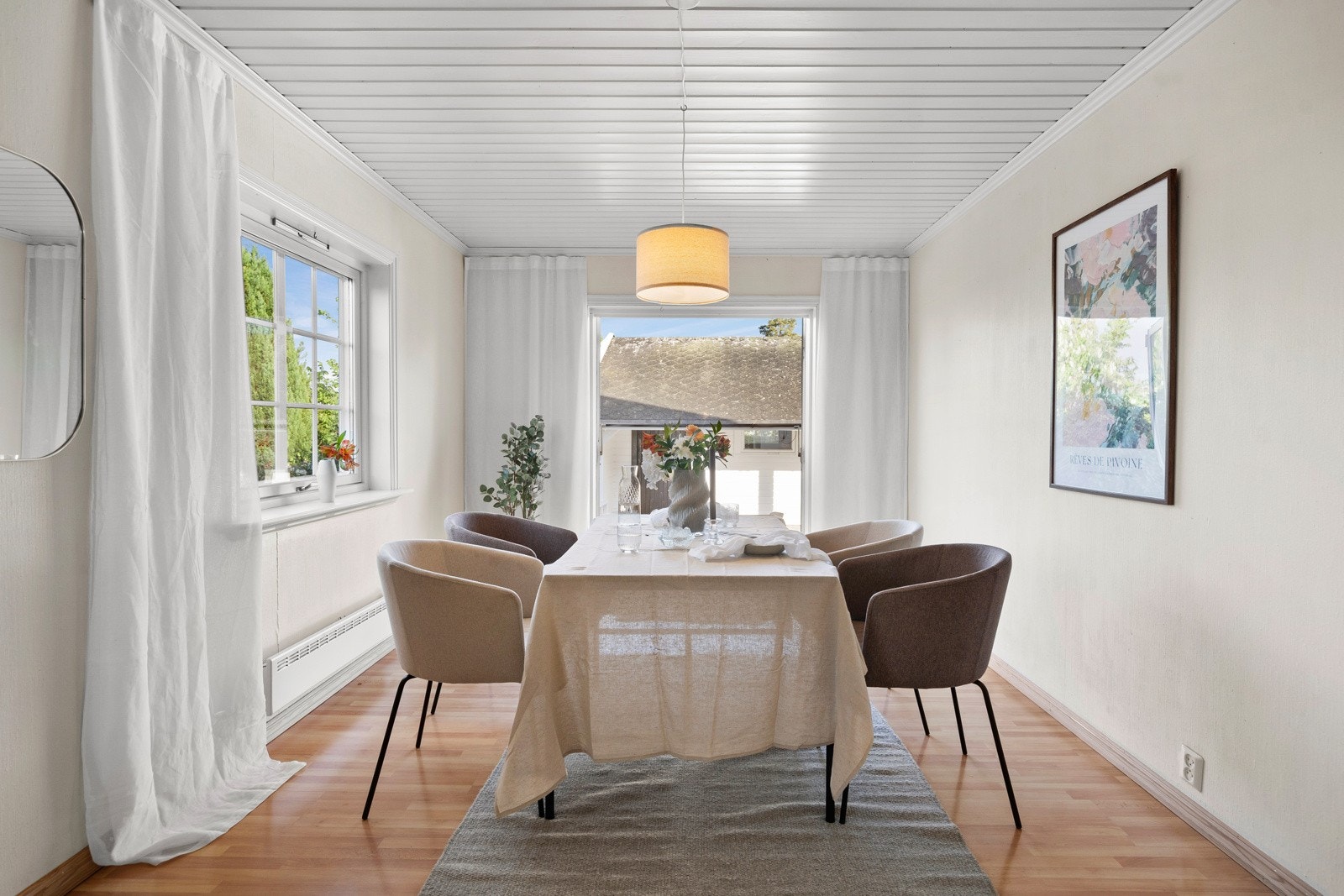 Spisestue med direkte adkomst til terrasse Galleribilde