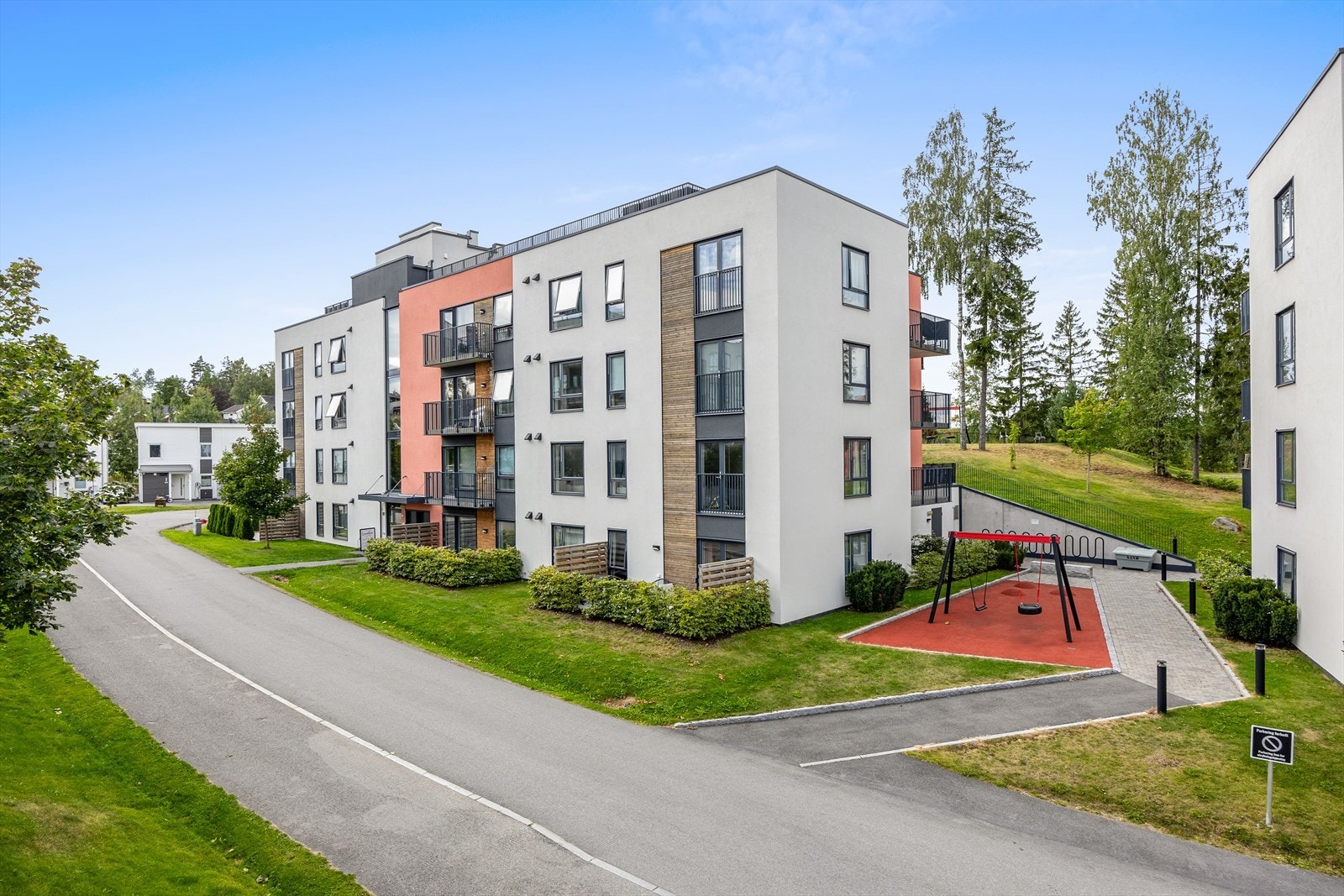 Bo i et rolig og etablert område med nærhet til alt du trenger i hverdagen. Galleribilde