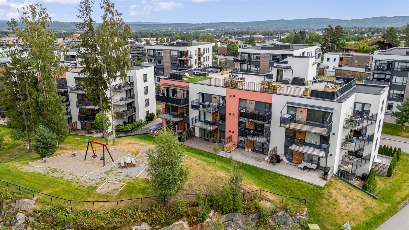 Med gangavstand til Eidsvoll Verk stasjon har du gode pendlermuligheter til Oslo og Gardermoen. Galleribilde