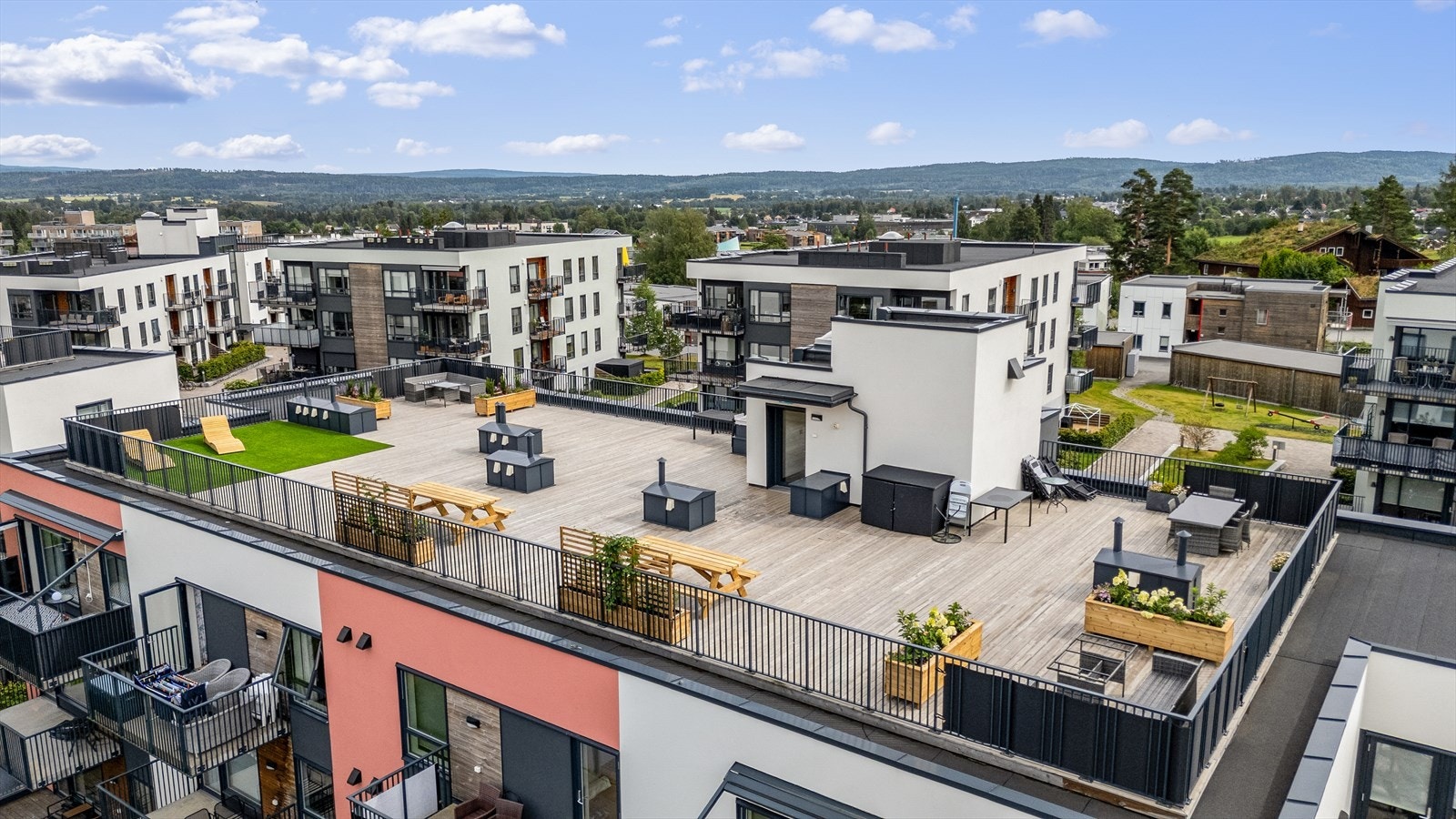 Romslig felles takterrasse - her kan du nyte fine sommerdager! Galleribilde