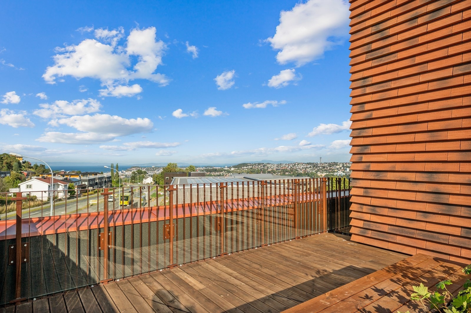 Sameiets beboere disponerer en herlig takterrasse med gode sol- og utsiktsforhold. Galleribilde