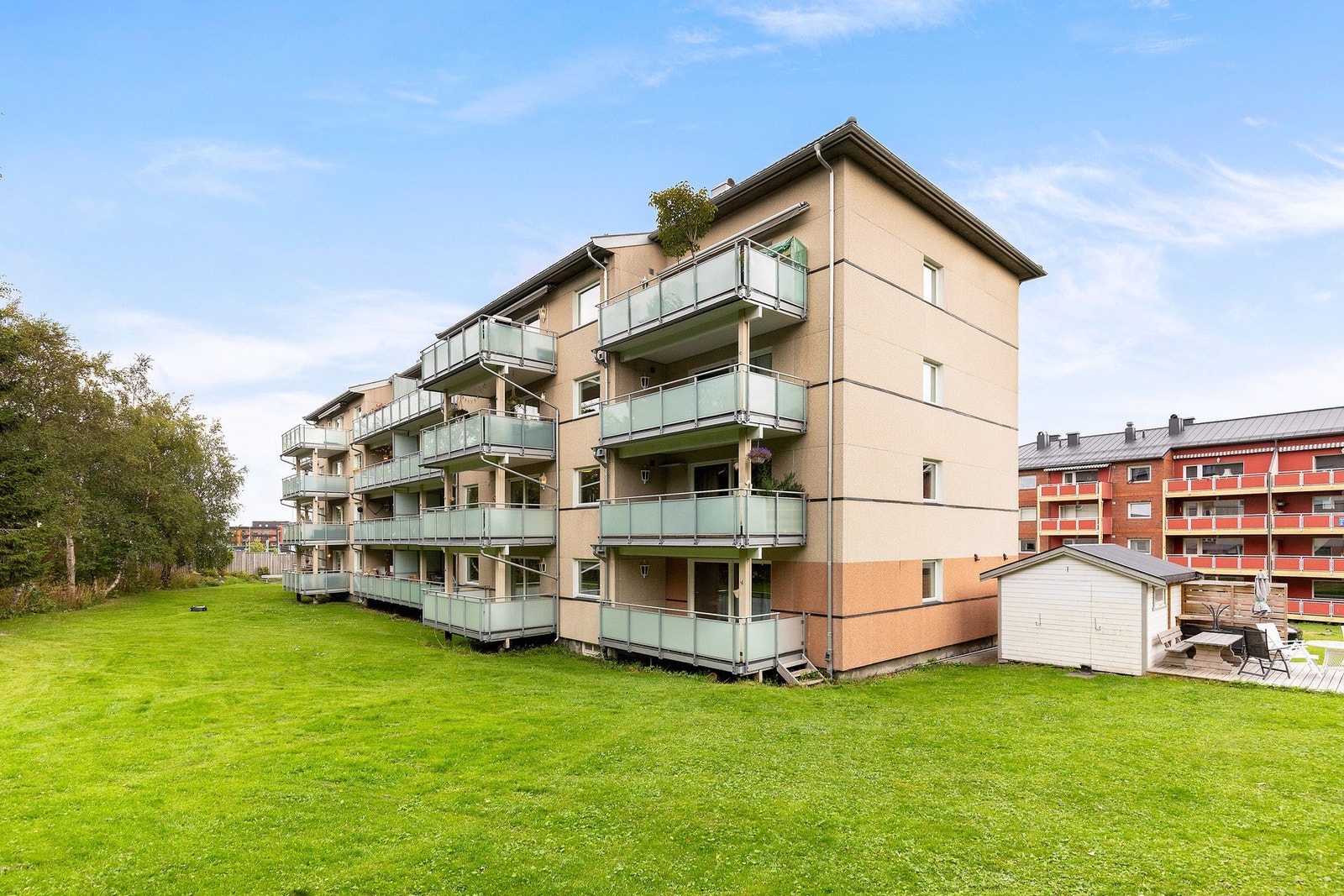 Leiligheten ligger i et veletablert nabolag med nødvendige fasiliteter i kort avstand. Velkommen til hyggelig visning! Galleribilde