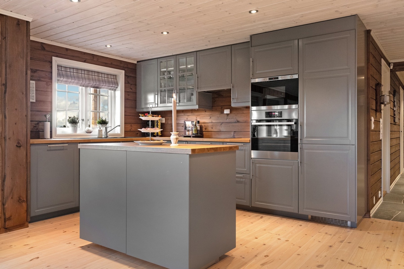 Praktisk og gjennomført kjøkken Galleribilde