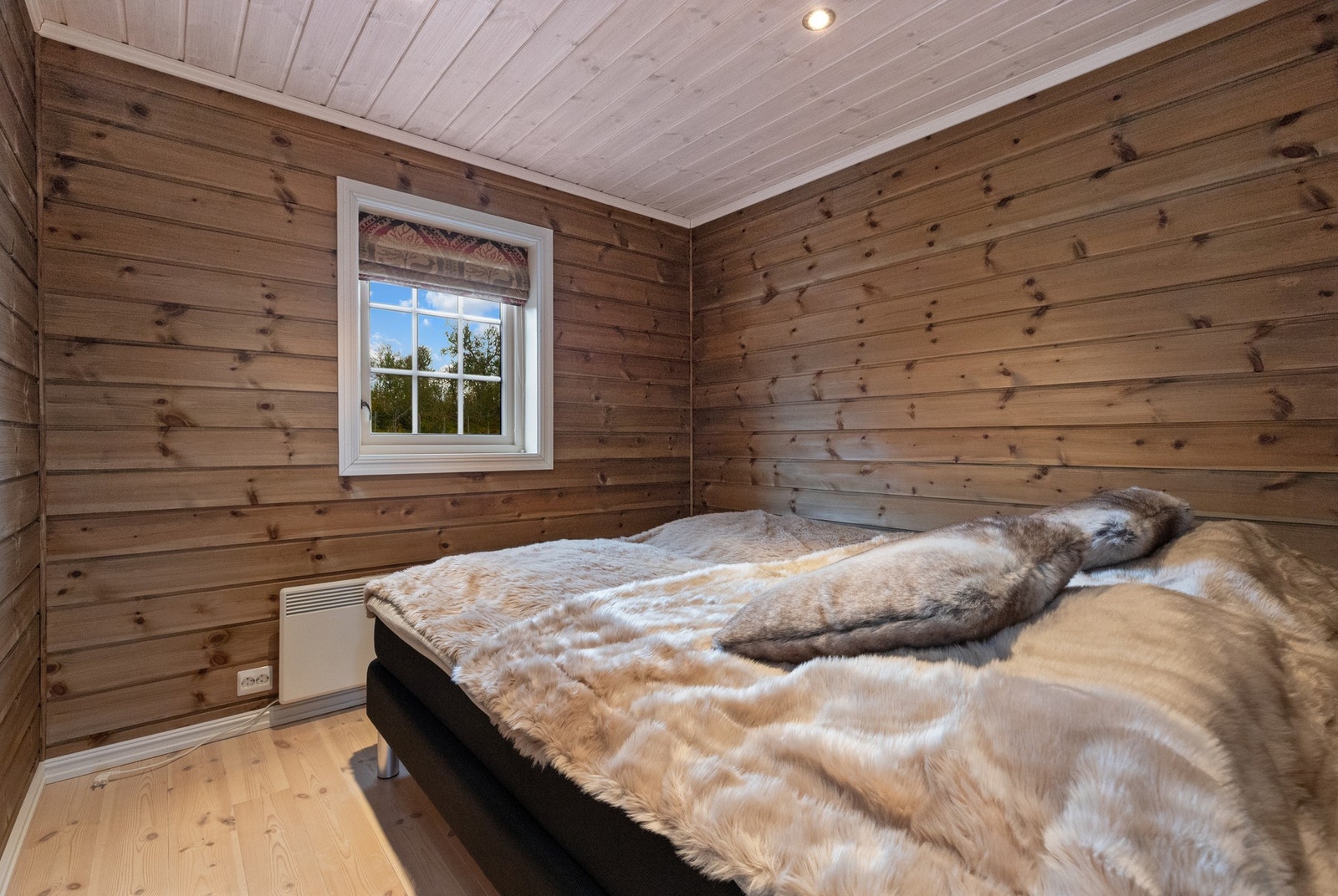 Oppe i andre etasje er det to soverom Galleribilde