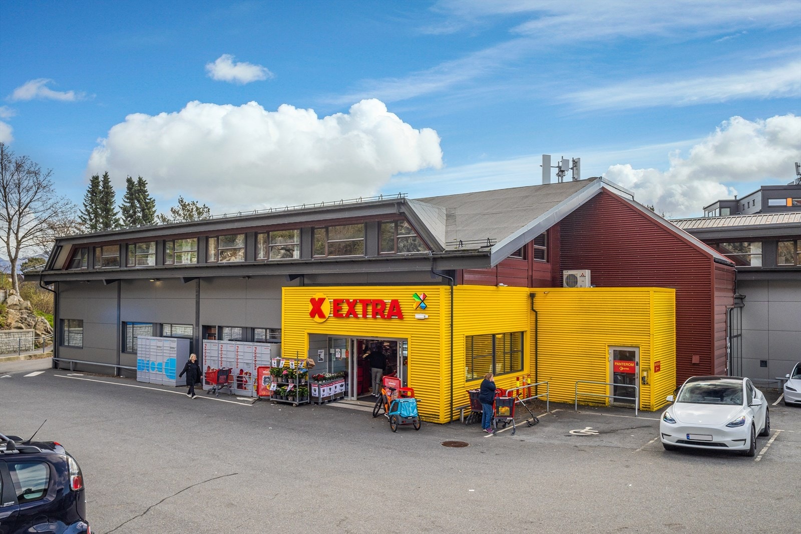 På vei opp mot borettslaget kjører man forbi Coop Extra Galleribilde