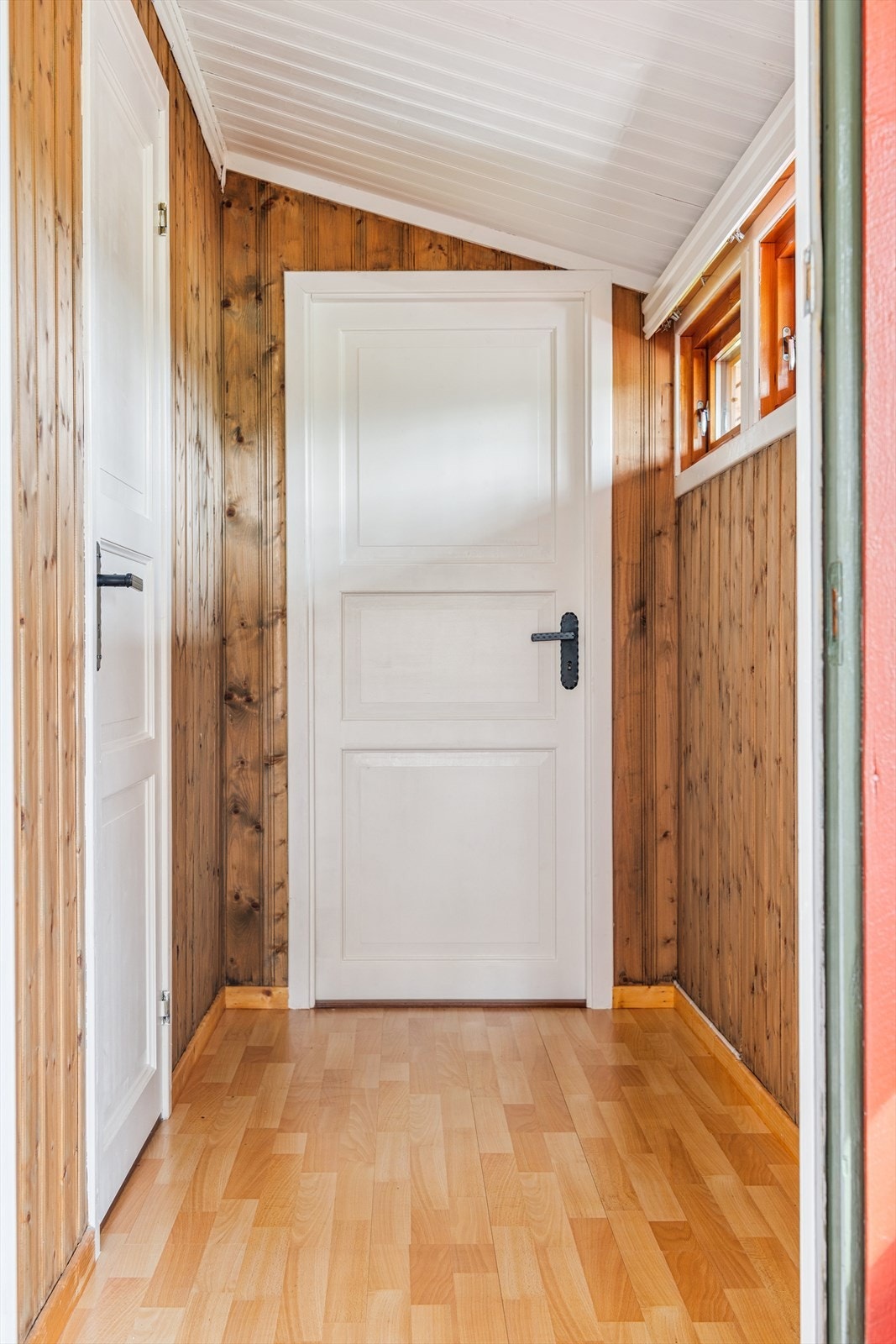 Soveromsdel med egen utgang til verandaen. Galleribilde