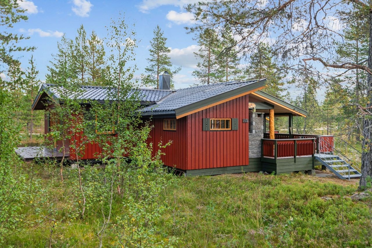 Adkomst til eiendommen via en utvendig trapp i galvanisert jern med strekkmetall. Galleribilde