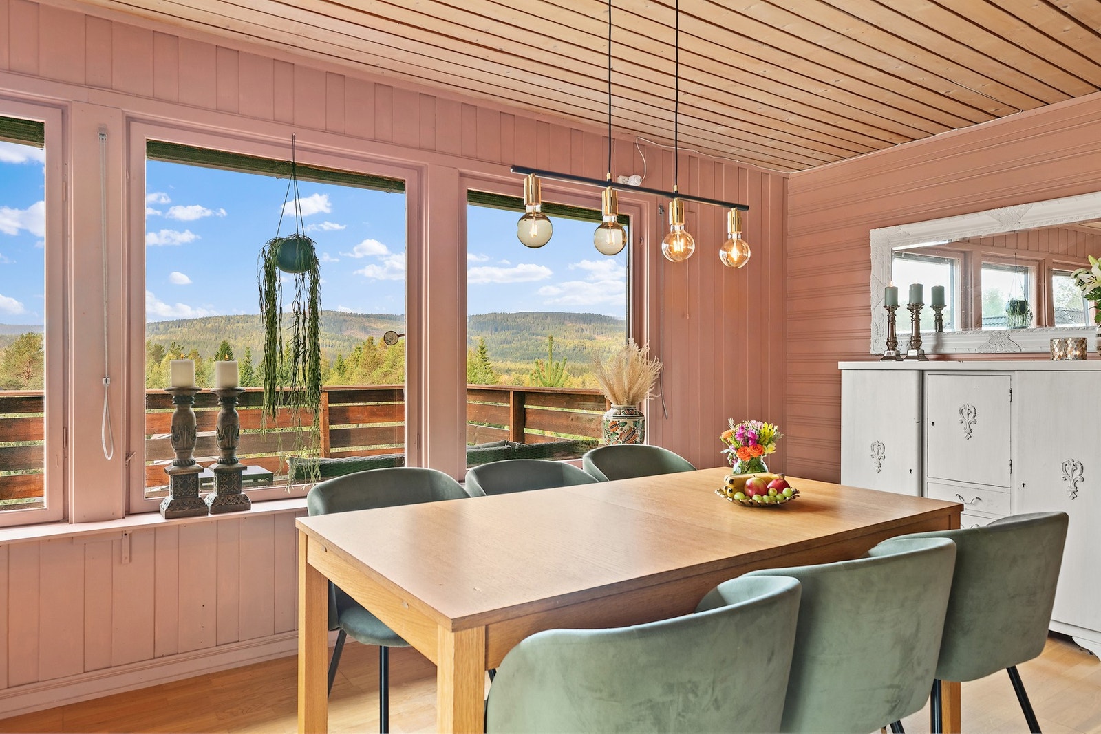 Varmepumpen sørger for en jevn og behagelig temperatur året rundt. Galleribilde