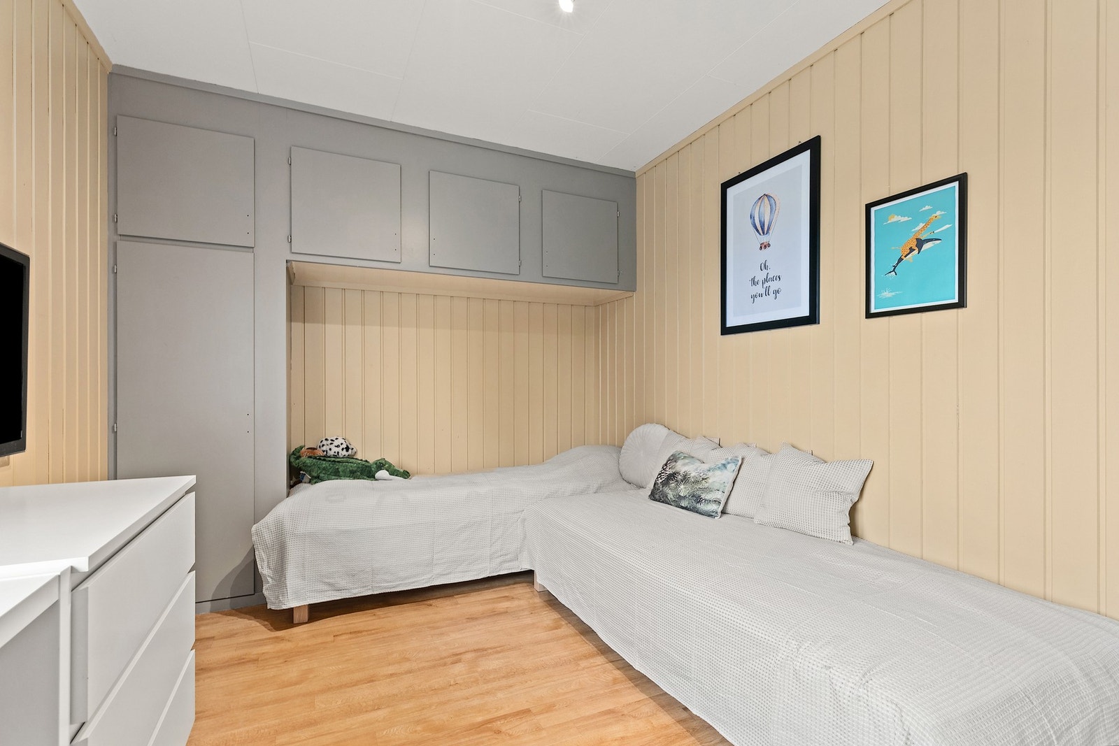 Soverom 1 har plassbygd skap med god plass til oppbevaring. Galleribilde