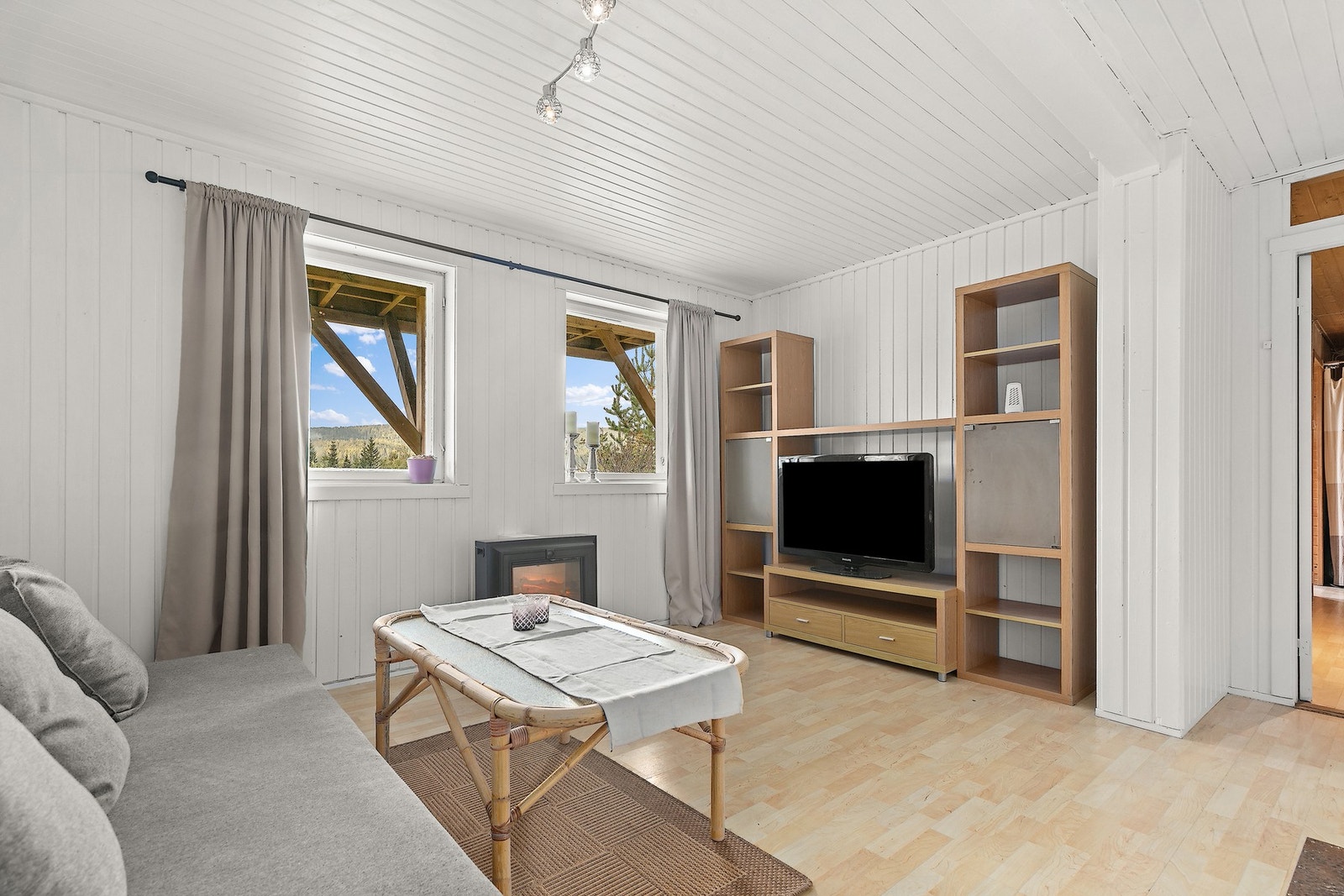 Rommet har peisovn som gir god og lun varme. Galleribilde